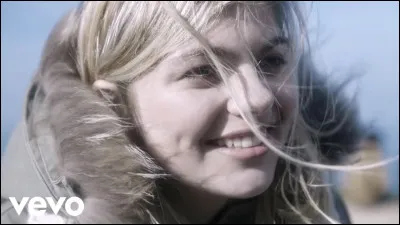 Trouve la suite des paroles : 

Jour 1, amour numéro 1, c'est l'amour suprême, dis-moi que tu m'aimes.
Je veux, un jour numéro 2, une suite à l'hôtel, supplément mortel.
Je t'ai regardé toute la nuit, danser sur mon âme n'est plus permis. 
9 jours, la vie c'est du velours, et l'éternité, une nécessité. 
...