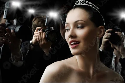 Quel magazine français est réputé pour son slogan "Le poids des mots, le choc des photos" ?