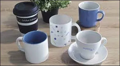 Le mot "tasse" figure dans une expression voulant dire qu'une chose ne nous plaît pas ou qu'il ne s'agit pas de son domaine d'activité préféré. Quel liquide contient la tasse ?