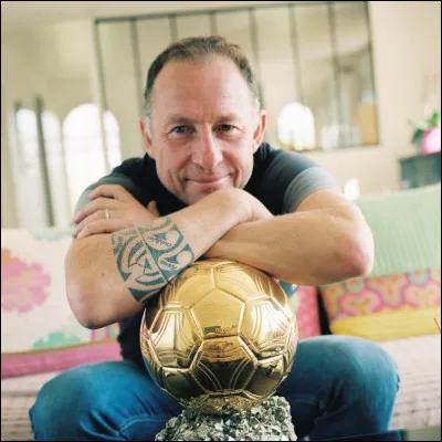 Dans quel pays Jean-Pierre Papin jouait-il avant d'intégrer l'Olympique de Marseille en 1986 ?