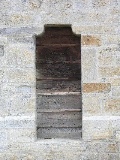 Du XIIIe au XIXe s., des régions du sud-ouest (du Massif Central à l'Atlantique) réservent ce métier aux "cagotes" : de qui s'agit-il ?