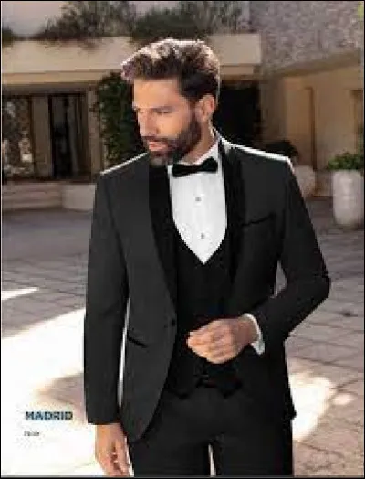 Et là, vous voilà si élégant ! 
Mais à quel bel emplumé vous compare-t-on de manière fort populaire et quelque peu indélicate ?