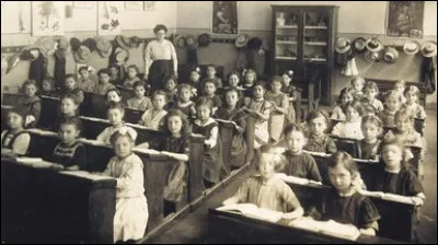 L'enseignement ménager est inscrit dans les programmes de l'école primaire pour filles à partir de...