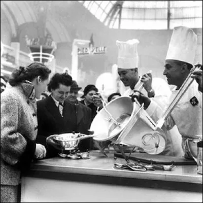 En quelle année est organisé, à Paris, le premier salon des arts ménagers ?