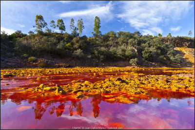 Dans quel pays coule le Rio Tinto, aux eaux étonnamment rouges ?