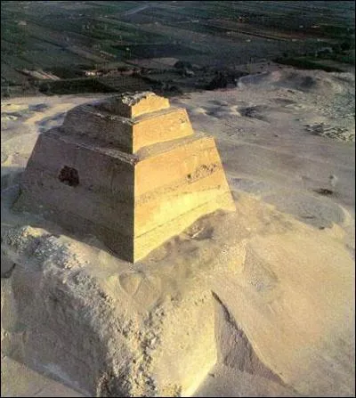 Quelle est cette pyramide ?