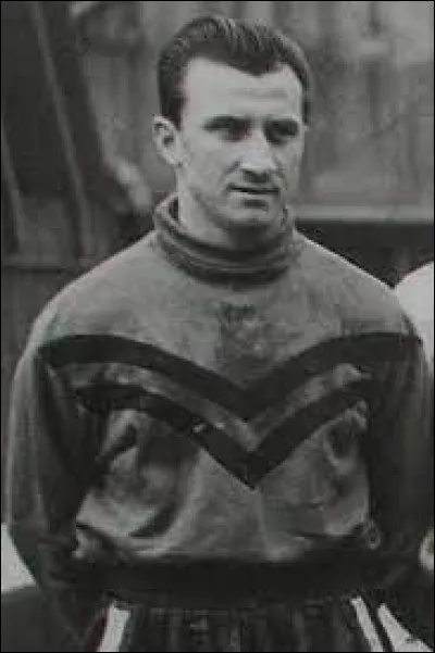 Ce footballeur, gardien de but, a joué aux Girondins de Bordeaux, puis au Havre AC avec lequel il remporte la Coupe de France en 1959 : il se nomme ...