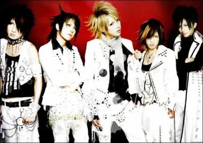 Quel est le nom de ce groupe dont le chanteur s'appelle Shou ?