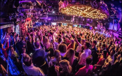 Il y a une fête ce soir. Que fais-tu ?