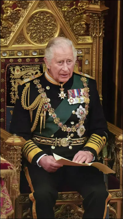 Quelle est la taille de Charles III ?
