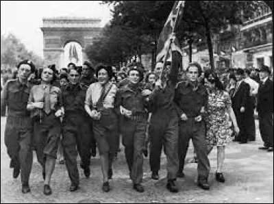 Quel autre pays a accepté de capituler le 15 août 1945, mettant fin à la guerre dans le Pacifique ?