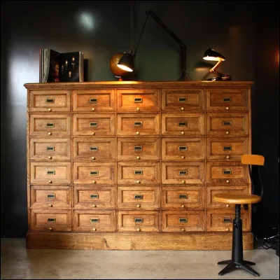 Quel verbe emploie-t-on lorsque vous faites le tri de vos documents administratifs afin de les ranger dans des catégories ?