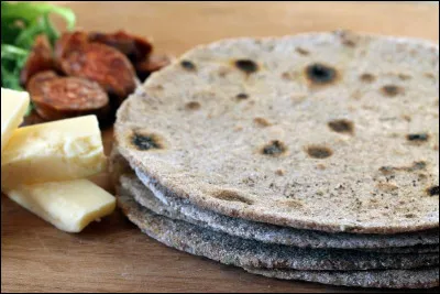 Bien que ce ne soit pas un gâteau, son nom veut pourtant dire "gâteau plat".
