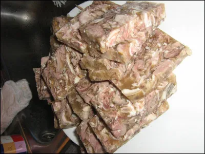 Tiré du plat précédent, le sviðasulta est...