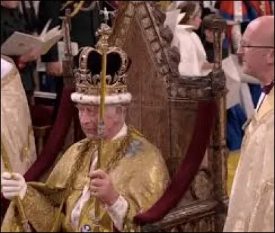 Où a eu lieu le couronnement du roi Charles III ?