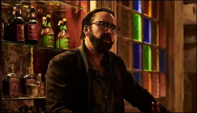 Dans lequel de ces films Nicolas Cage est-il un client dans un hôtel qui se fait attaquer ?