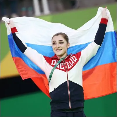 Dans quelle discipline de gymnastique la Russe Aliya Mustafina a-t-elle remportée deux médailles dor olympiques ?