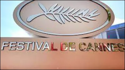 Comment appelle-t-on la récompense suprême attribuée au meilleur film de la compétition officielle ?