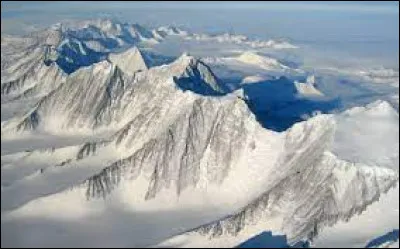 De quel continent le mont Vinson est-il le point culminant ?