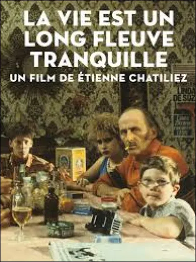 Où se déroule le film culte "La vie est un long fleuve tranquille" ?