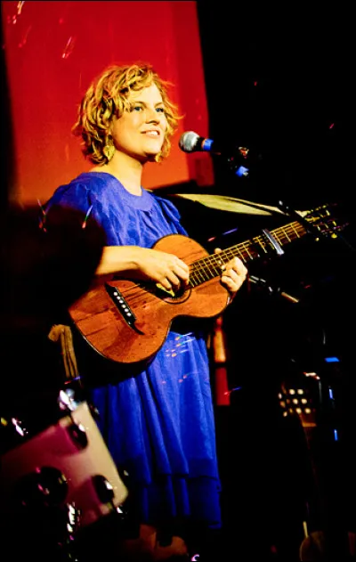 Comment s'appelle cette artiste ?