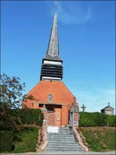 Vous avez sur cette image l'église Saint-Vinocq, à Bergues-sur-Sambre. Village Axonais, il se situe en région ...