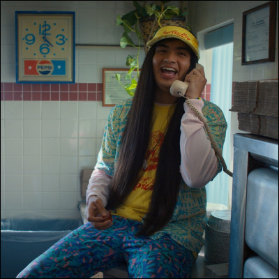 Comment s'appelle son nouvel ami, dans la saison 4, qui travaille pour Surfer Boy Pizza ?