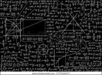 Si un prisme droit a une base carrée de 5 cm de côté et une hauteur de 8 cm, quelle est sa surface totale ?