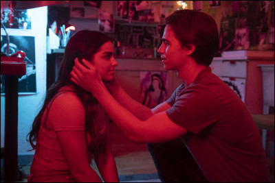 Le personnage principal est une fille qui s'est invent&eacute; une vie durant tout le film et qui en a pay&eacute; les cons&eacute;quences :