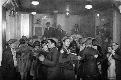 Qui chante "Le P'tit Bal perdu" en 1961 ?