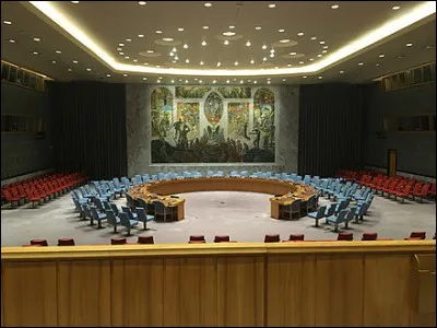 Que possèdent les cinq membres permanents du Conseil de sécurité ?