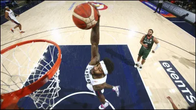 En jouant au basket, tu t'es cassé le bras, quelle est ta réaction ?