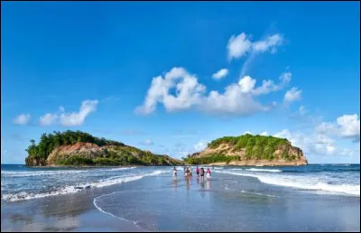 Géographie : comment s'appelle ce phénomène visible en Martinique de décembre à avril où la mer semble se couper en deux ?