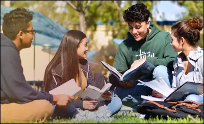 POV : tu dois faire un travail de groupe, mais tu ne sais pas avec qui te mettre. À quels personnages demandes-tu d'être avec eux ?