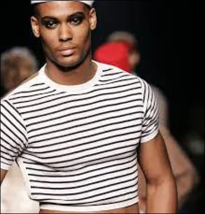 Médias et divertissement : Quel couturier a rendu célèbre la marinière ?