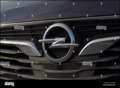 Quelle est cette marque de voiture ?