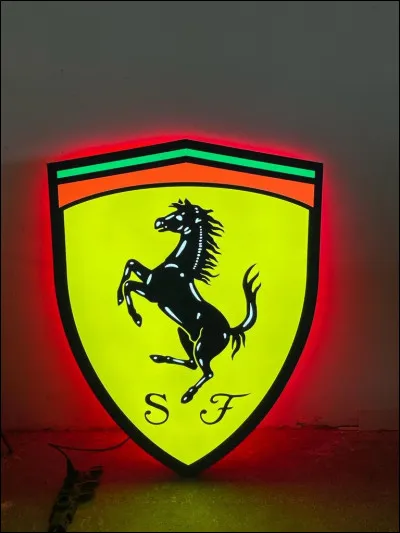 Quelle est cette marque de voiture ?