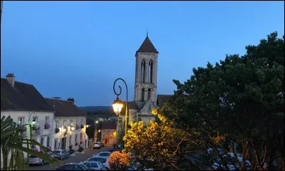 Cette petite ville de 5000 habitants, située dans le nord-ouest de l'Île-de-France, entre Chambly et l'Isle-Adam, c'est Champagne sur ...