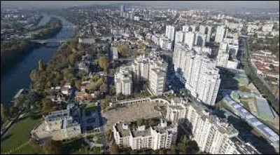 Cette ville de Seine-Saint-Denis, peuplée de 54 000 habitants, c'est Épinay sur ...