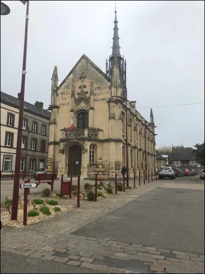 Cette petite ville de 4300 habitants du département de l'Eure, c'est Breteuil sur ...