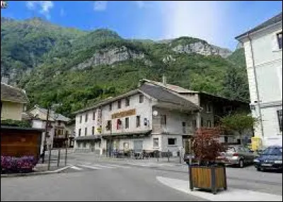 Ce village de Savoie, situé dans la combe de Savoie, entre Saint-Pierre-d'Albigny et Albertville, c'est Grésy sur ...