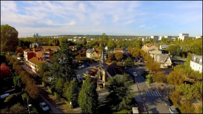 Cette petite ville de 6000 habitants de la banlieue parisienne, située dans l'est de de la Seine-Saint-Denis, c'est Gournay sur ...