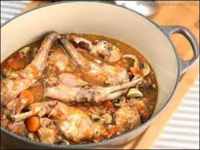 Quel vin est utilisé dans la recette du lapin sauté sauce chasseur ?