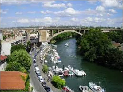 Cette ville de 33 000 habitants du département du Val-de-Marne, c'est Le Perreux sur ...