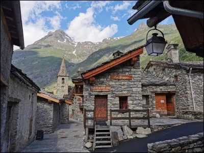 Ce village de Savoie, situé en bordure du massif de la Vanoise, à 1700 mètres d'altitude, c'est Bonneval sur ...