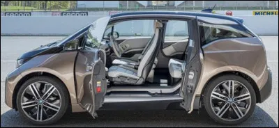 Quel est ce modèle dont l'ouverture des portes est originale ?