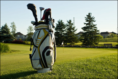 Combien y a-t-il de clubs dans un sac de golf (au maximum) ?