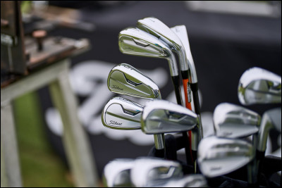 Qu'y a-t-il comme clubs en tout dans un sac de golf ?