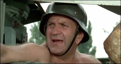 Dans le film ''La Septième Compagnie au clair de lune'' quel rôle Pierre Mondy joue-t-il ?