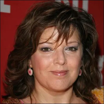 Qui est cette animatrice qui présentait l'émission de télévision de téléréalité ''Première Compagnie'' ?